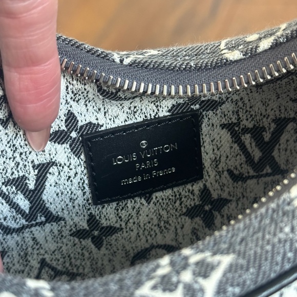 LOUIS VUITTON Monogram Jacquard Denim Loop Black! - Picture 12 of 16